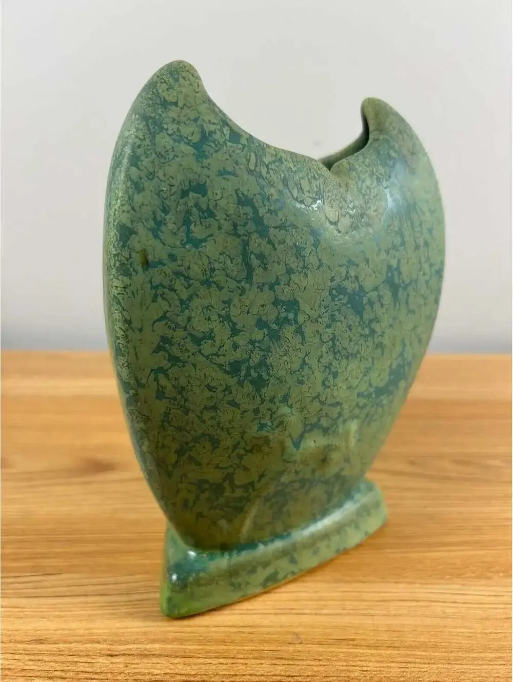 WELLER ART POTTERY FROSTED GREEN GLAZE ON ART DECO THREE SIDED TUTONE VASE